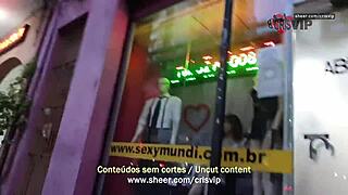 Chupando Desconhecidos Engolindo Porra E Beijando O Corno Gloryhole 17 - Trailer