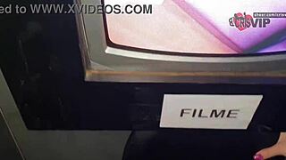 Chupando Desconhecidos Engolindo Porra E Beijando O Corno Gloryhole 17 - Trailer