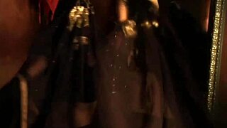 i think this indian woman looks so lovely and naked