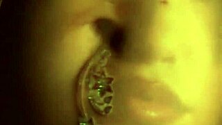 i think this indian woman looks so lovely and naked