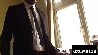 Shy Kimmie fox bound for deepthroat session 😈