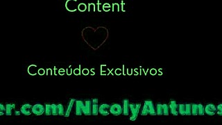 Latina gostosa fode com força e recebe uma enorme gozada dentro da buceta