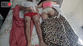 maduro inventou mentiras para que vizita teve que dividir a cama com cum on ass e handjob.