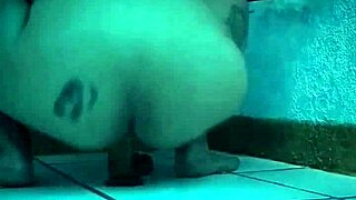 La pandita enjoys her hot year with favorite toy