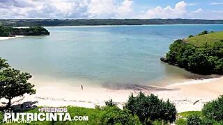 putri cinta horny dancing by the pool 😏