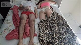 maduro inventou mentiras para que vizita teve que dividir a cama com cum on ass e handjob.