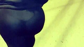 madura culona flashes big ass in see-through leggings outdoors