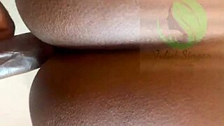 Hottest Chef Offers Her Pussy To Eat!