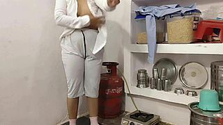 Quick Fuck in Kitchen with Girlfriend, Riding Hard!