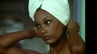 Kolchak The Night Stalker Sexy Ebony Shower Girl - Different Quality Forwards Hd