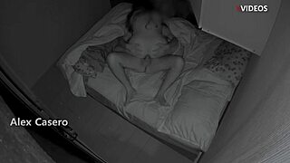 Calladito que nos van a escuchar voy al cuarto de mi hermanastra y terminamos follando.