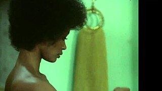Kolchak The Night Stalker Sexy Ebony Shower Girl - Different Quality Forwards Hd