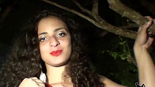 レベッカ・サントスがエド・ジュニアのモンスターちんぽを初体験