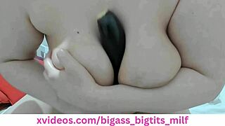 Latina teen masturbates huge ass to cum