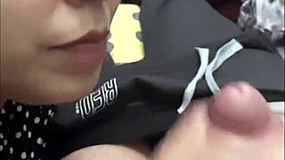 Handjob mit finish in seiner hand - viel milch