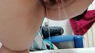 Feeling my girlfriend squirt intensely from behind