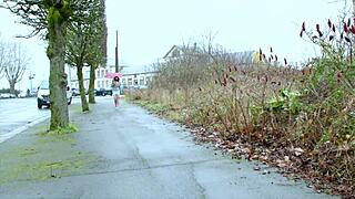 Linda brunette très coquine en manque