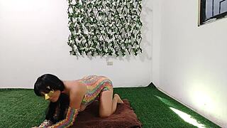 La ingenua y nueva saritacoketa est� muy excitada realizando la prueba para empezar una doble penetracion profesional muy pronto el video exclusivo en premium