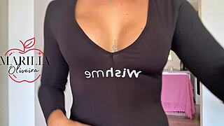 gostosa experiments with gym clothes in softcore solo action