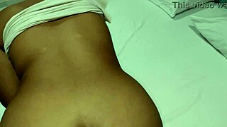 My Girlfriend Seduces Me With Her Huge Ass Before Fucking