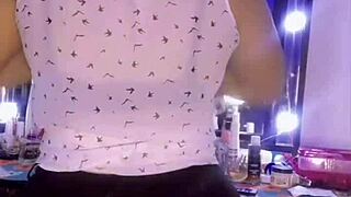 Curvy young prostitute offers enticing services