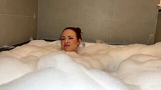 Na Hidro Com a Deliciosa Nicole Romanoff