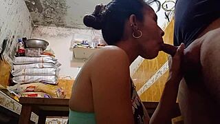 ¡Un Dos Tres Mi Primer Tutorial de Cocina Se Come la Zanahoria por Arriba y por Abajo Antes de Ser Follada en Plena Grabación de Sorpresa Delicioso Cum!