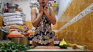 ¡Un Dos Tres Mi Primer Tutorial de Cocina Se Come la Zanahoria por Arriba y por Abajo Antes de Ser Follada en Plena Grabación de Sorpresa Delicioso Cum!