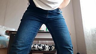 hot secretary masturbates to orgasm in office jeans