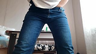 hot secretary masturbates to orgasm in office jeans