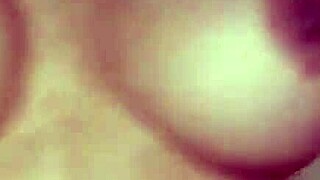 Modelo se deja coger mientras la graban