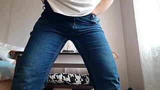 hot secretary masturbates to orgasm in office jeans