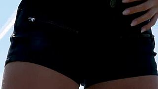 All natural milf babe posed outdoor