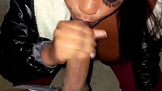 Latina caliente con grandes tetas naturales se la follan despu�s de subir a la casa