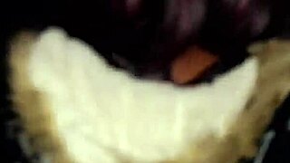 Latina caliente con grandes tetas naturales se la follan despu�s de subir a la casa