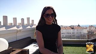 lara belle coquine veut se la prendre dans le cul