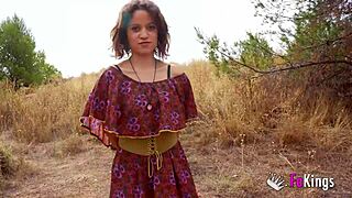 Elena de Vega explores outdoor dates at picnics