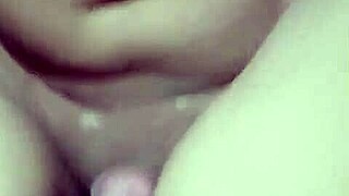 mi vecina fingering her juicy pussy and squirting wet