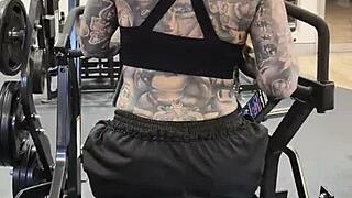 Milf in tight leggings at the gym