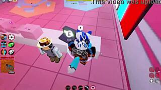 In Roblox Jailbreak, a cop receives a blowjob during gameplay