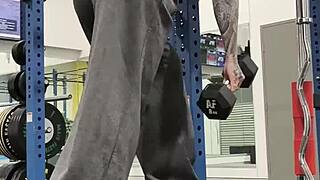 Milf in tight leggings at the gym