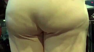 i love this mature woman's big ass