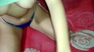 Venezuelan babe chats on phone with husband while spreading legs