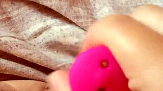 Milf si apre la fica