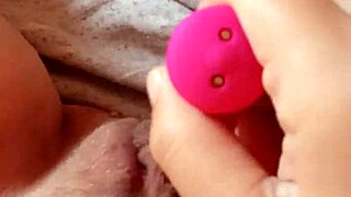 Milf si apre la fica