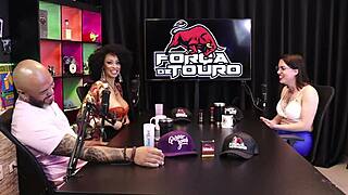 na escola se sentiu bem quando passaram maquiagem nela foi o momento que se reconheceu como transsexual e bi - melissa leal sheer red