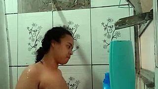 Gostosa Showers, Exposing Wet Pussy