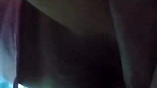 chiquita rica le gusta que le meta la verga y la disfruta tanto tenerla adentro