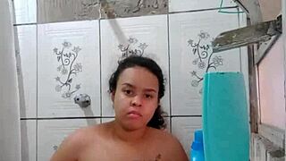 Gostosa Showers, Exposing Wet Pussy