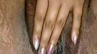 desi vruća alisha bhabhi pokazuje blizu pičku u kućnoj solo sesiji